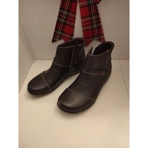 Clarks Dark Brown Ankle Boots Comfort Insoles size 8.5 W
